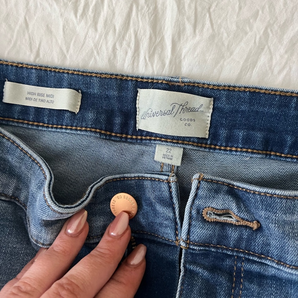 Universal Thread High Rise Jean Shorts Size 20 - Picture 3 of 4